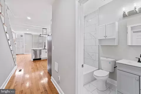 Entry Way - 2235 E Chase St, Baltimore, MD 21213 photo 5 of 9