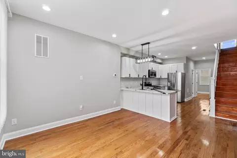 Entry Way - 2235 E Chase St, Baltimore, MD 21213 photo 2 of 9