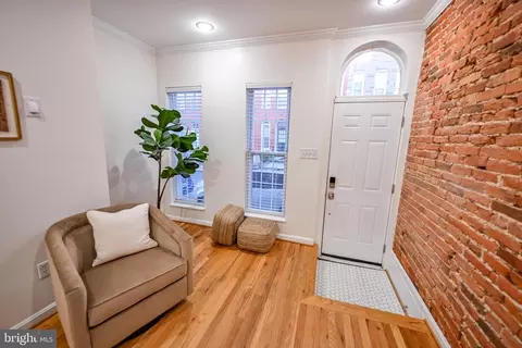 Entry Way - 1410 Clarkson St, Baltimore, MD 21230 photo 4 of 9