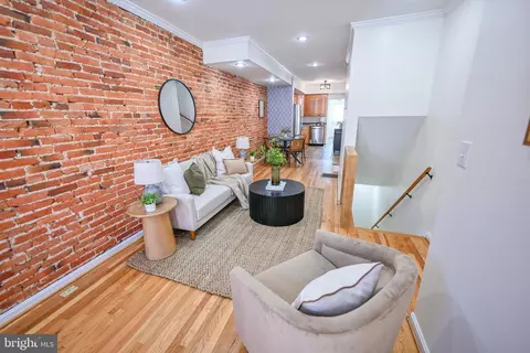 Entry Way - 1410 Clarkson St, Baltimore, MD 21230 photo 5 of 9