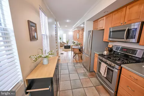 Entry Way - 1410 Clarkson St, Baltimore, MD 21230 photo 6 of 9