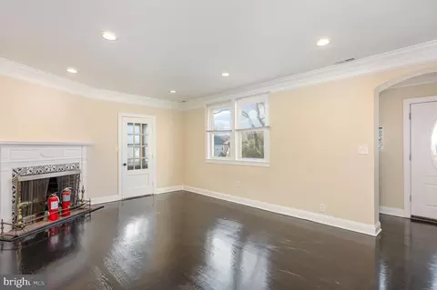 Living - 3603 Dennlyn Rd, Baltimore, MD 21215 photo 2 of 5