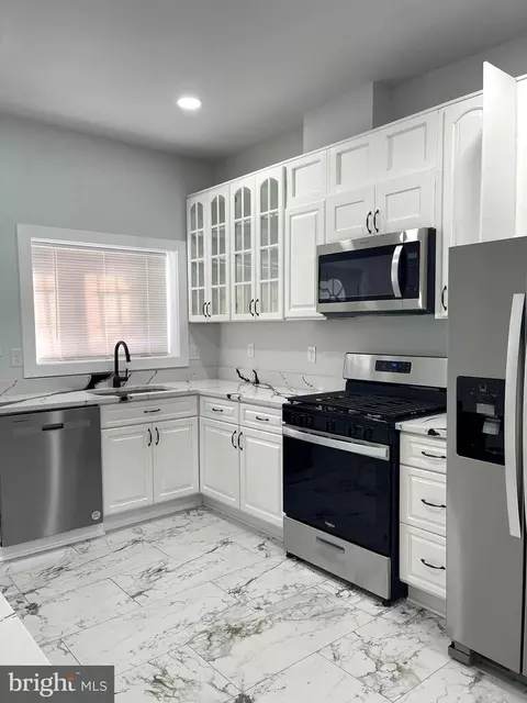Kitchen - 337 Yale Ave, Baltimore, MD 21229 photo 1 of 3