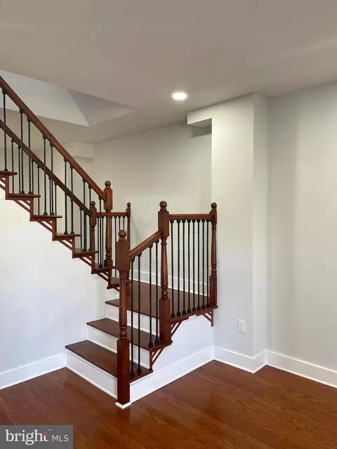 Entry Way - 337 Yale Ave, Baltimore, MD 21229 photo 3 of 28