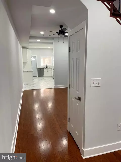 Entry Way - 337 Yale Ave, Baltimore, MD 21229 photo 8 of 28