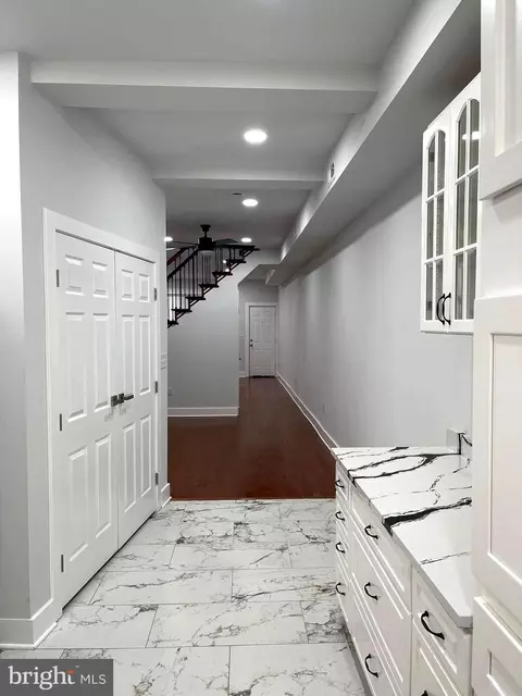Entry Way - 337 Yale Ave, Baltimore, MD 21229 photo 20 of 28