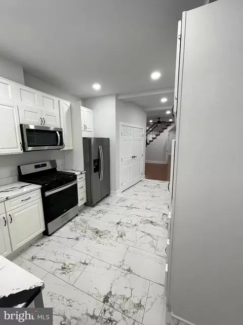 Entry Way - 337 Yale Ave, Baltimore, MD 21229 photo 16 of 28