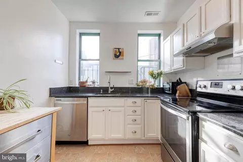 Kitchen - 13 W Biddle St #13B, Baltimore, MD 21201 photo 2 of 3
