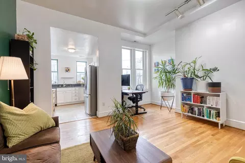 Living - 13 W Biddle St #13B, Baltimore, MD 21201 photo 2 of 3