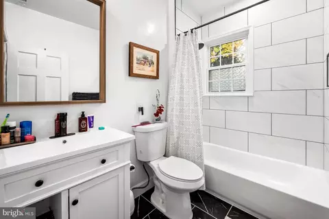 Bath - 700 E Lake Ave, Baltimore, MD 21212 photo 2 of 3