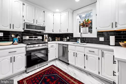 Kitchen - 700 E Lake Ave, Baltimore, MD 21212 photo 1 of 3