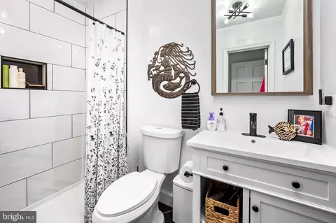 Bath - 700 E Lake Ave, Baltimore, MD 21212 photo 1 of 3