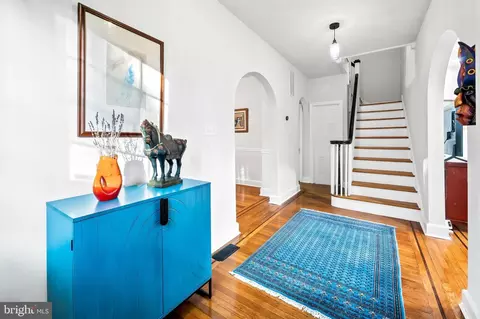 Entry Way - 700 E Lake Ave, Baltimore, MD 21212 photo 3 of 6