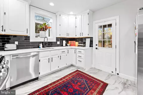Kitchen - 700 E Lake Ave, Baltimore, MD 21212 photo 2 of 3