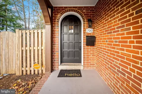 Entry Way - 700 E Lake Ave, Baltimore, MD 21212 photo 1 of 6