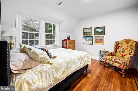 Bedroom - 700 E Lake Ave, Baltimore, MD 21212 photo 4 of 7
