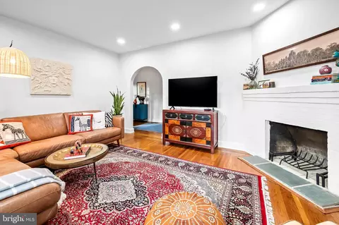 Living - 700 E Lake Ave, Baltimore, MD 21212 photo 1 of 1