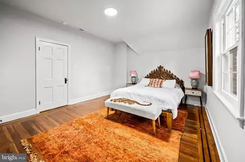 Bedroom - 700 E Lake Ave, Baltimore, MD 21212 photo 2 of 7