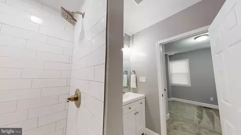 Entry Way - 633 Archer St, Baltimore, MD 21230 photo 9 of 11