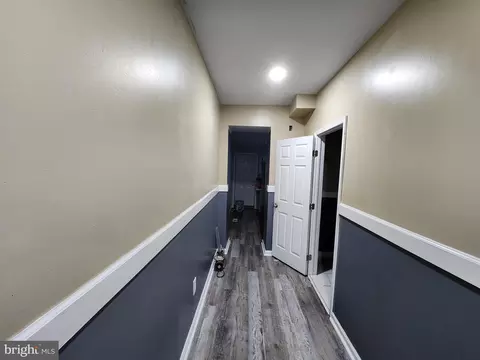 Entry Way - 333 S Mount St, Baltimore, MD 21223 photo 3 of 5