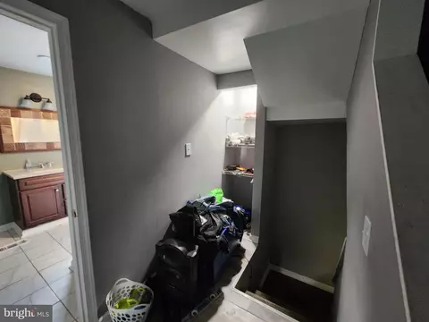Entry Way - 333 S Mount St, Baltimore, MD 21223 photo 4 of 5