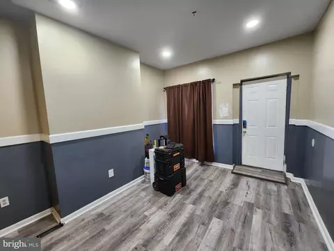 Entry Way - 333 S Mount St, Baltimore, MD 21223 photo 2 of 5