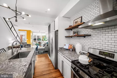 Kitchen - 1518 Baldwin St, Baltimore, MD 21211 photo 2 of 5
