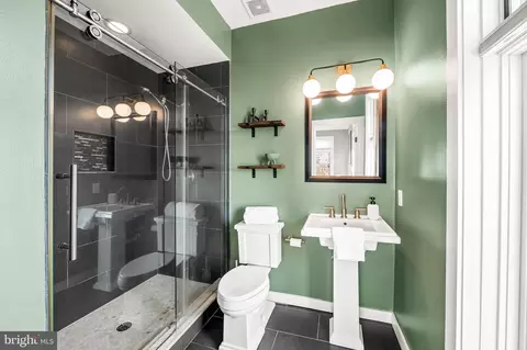 Bath - 1518 Baldwin St, Baltimore, MD 21211 photo 2 of 3