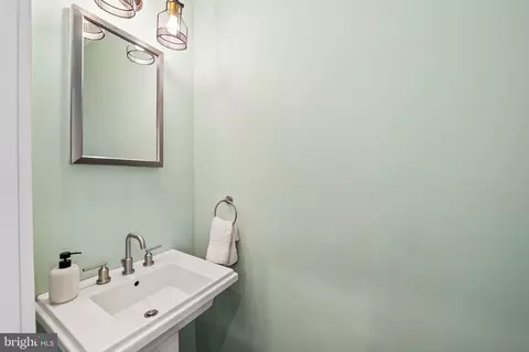 Bath - 1518 Baldwin St, Baltimore, MD 21211 photo 1 of 3