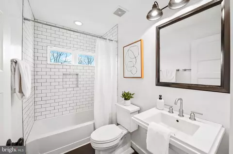 Bath - 1518 Baldwin St, Baltimore, MD 21211 photo 3 of 3