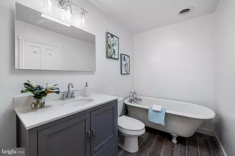 315 E Hamburg St, Baltimore, MD 21230 photo 27