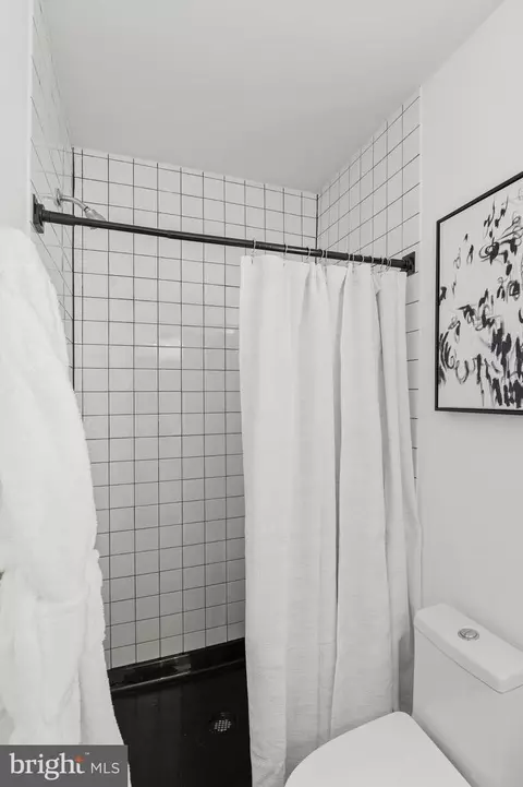 Bath - 5222 Cuthbert Ave, Baltimore, MD 21215 photo 2 of 4