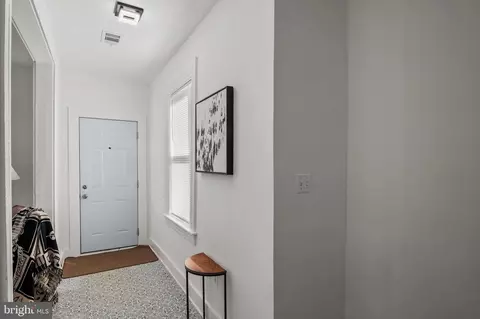 Entry Way - 5222 Cuthbert Ave, Baltimore, MD 21215 photo 2 of 6