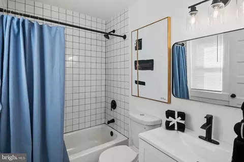 Bath - 5222 Cuthbert Ave, Baltimore, MD 21215 photo 3 of 4