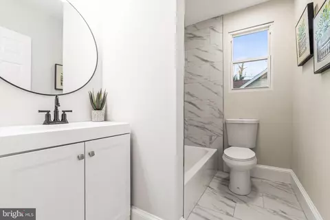 Bath - 4412 Wakefield Rd, Baltimore, MD 21216 photo 1 of 1