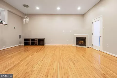 Living - 258 Robert St, Baltimore, MD 21217 photo 15 of 15