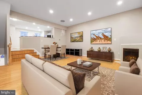 Living - 258 Robert St, Baltimore, MD 21217 photo 6 of 15
