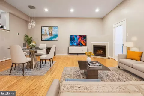 Living - 258 Robert St, Baltimore, MD 21217 photo 3 of 15