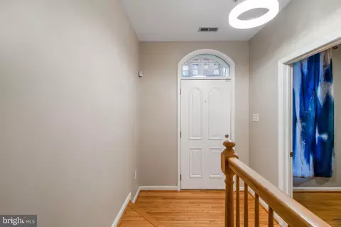 Entry Way - 258 Robert St, Baltimore, MD 21217 photo 5 of 10