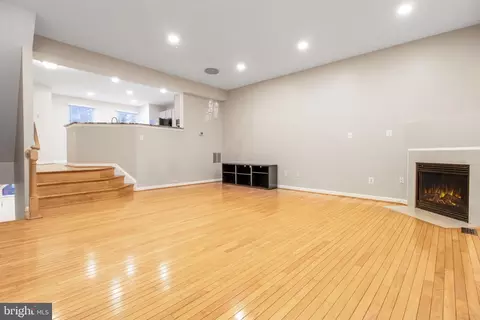 Living - 258 Robert St, Baltimore, MD 21217 photo 14 of 15