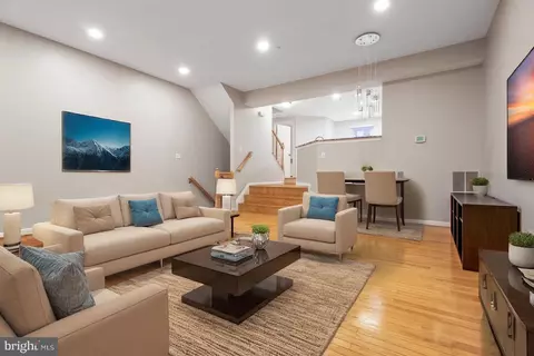 Living - 258 Robert St, Baltimore, MD 21217 photo 10 of 15