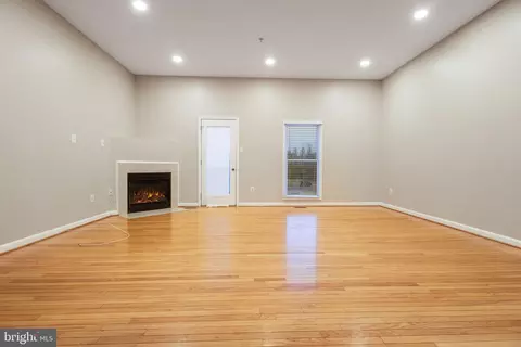 Living - 258 Robert St, Baltimore, MD 21217 photo 11 of 15