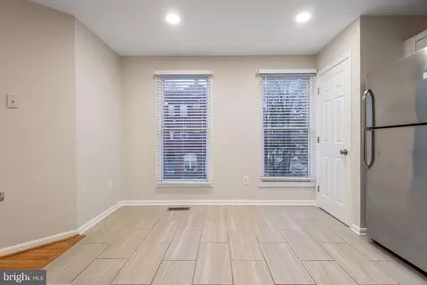 Entry Way - 258 Robert St, Baltimore, MD 21217 photo 9 of 10