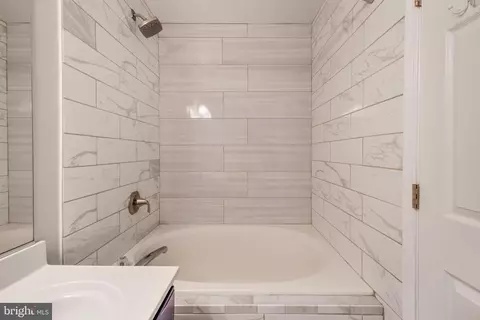 Bath - 258 Robert St, Baltimore, MD 21217 photo 5 of 8