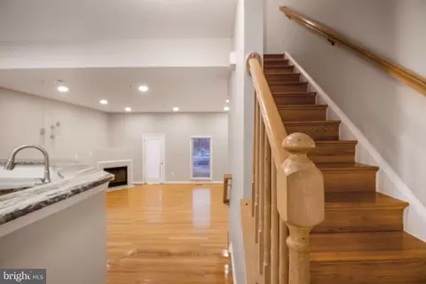 Entry Way - 258 Robert St, Baltimore, MD 21217 photo 4 of 10