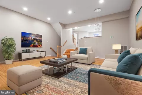 Living - 258 Robert St, Baltimore, MD 21217 photo 4 of 15