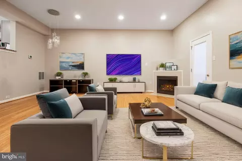 Living - 258 Robert St, Baltimore, MD 21217 photo 5 of 15