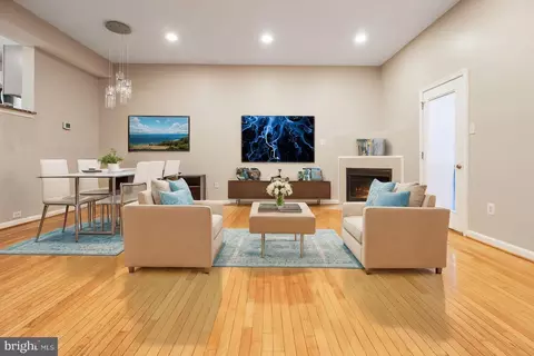 Living - 258 Robert St, Baltimore, MD 21217 photo 2 of 15