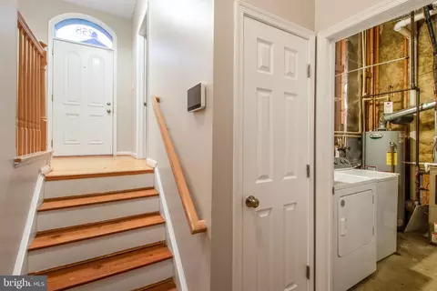 Entry Way - 258 Robert St, Baltimore, MD 21217 photo 7 of 10