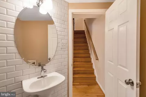 Entry Way - 258 Robert St, Baltimore, MD 21217 photo 2 of 10